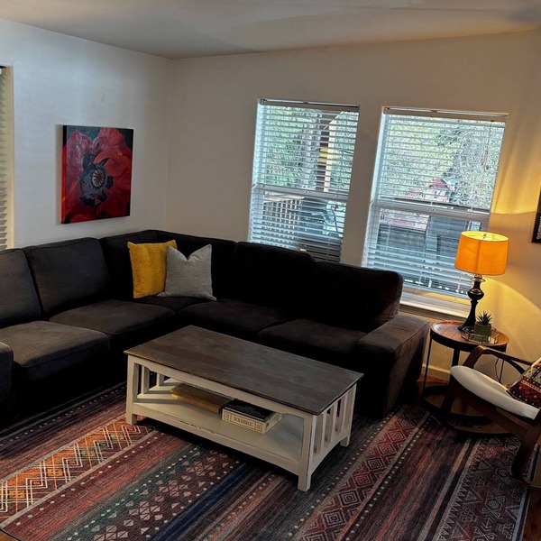 Spacious Valley Retreat just outside Nelson BC. Pet-friendly!