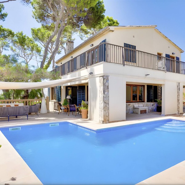 Spacious Villa by the Sea with Private Saltwater Pool