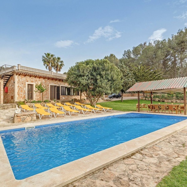 Spacious villa with pool – Villa El Bosque