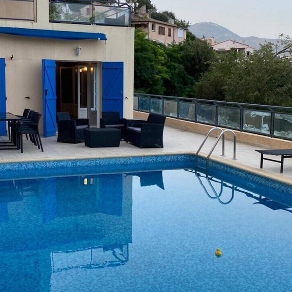 Spacious villa with pool in Nice