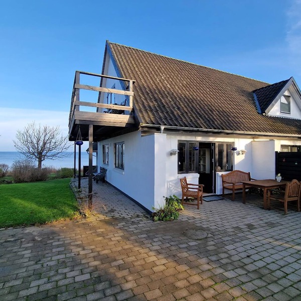 Spacious waterfront family holiday