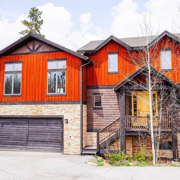 Spacious with private hot tub and King size beds and en-suites