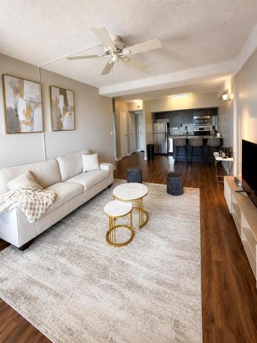 Spacious1 Br Downtown View Near River Experiences