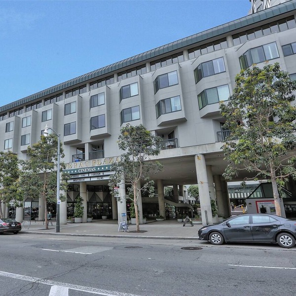 Sparkling Clean Condo and With All Amenities!