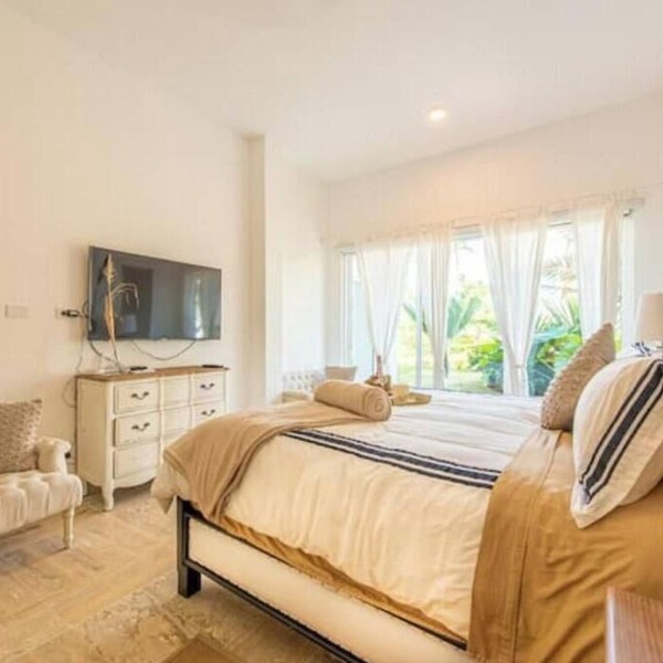 Spectacular 3 bedrooms beach front apt # p6-104