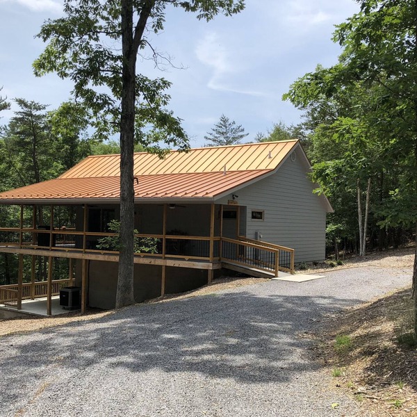 Spectacular couples retreat, private wooded location, dog friendly, Fiber WiFi