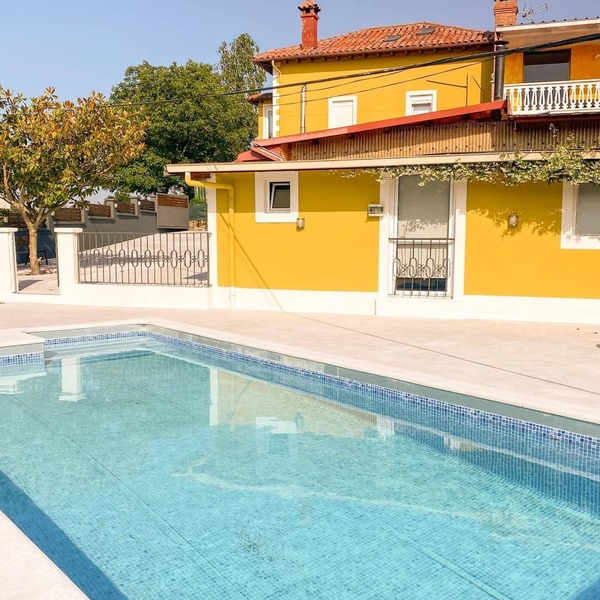 Spectacular house with pool and garden