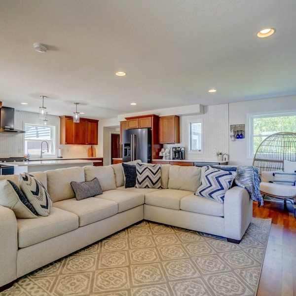 Spectacular Lakefront Home w/Sandy Beaches, Pier and Firepit