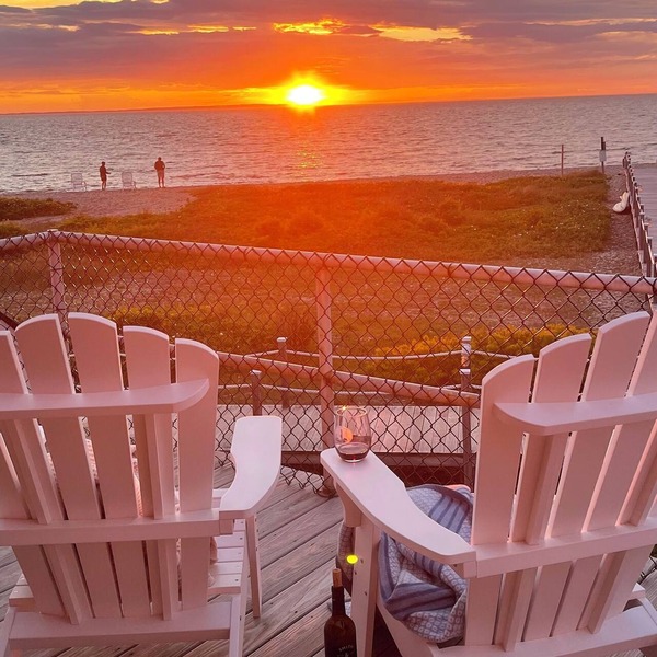 Spectacular Montauk Sunset in Gated Community - Perfect for Families!