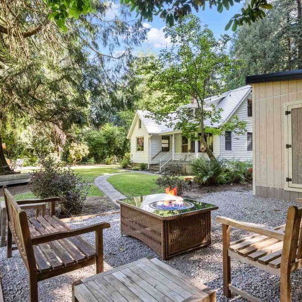 Spectacular Riverfront Setting, Pet Friendly, EV Charger, Fire-Table, Sauna, BBQ Overlooking River