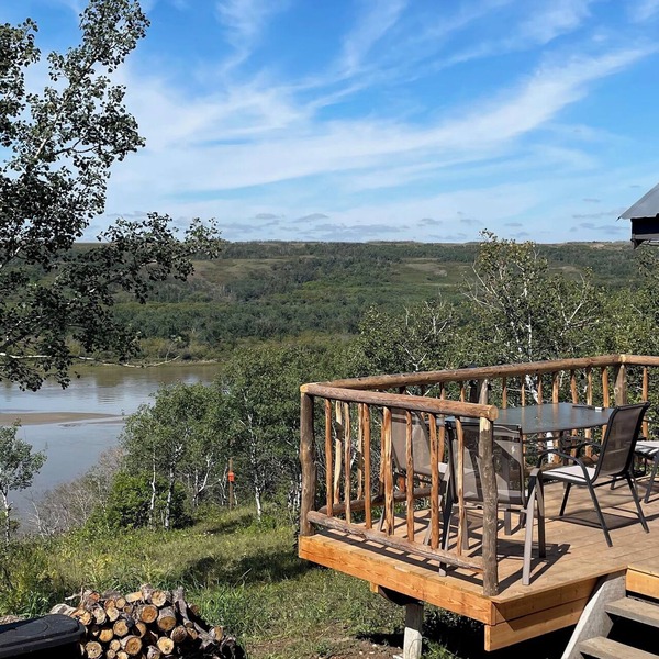 Spectacular Rustic & Cozy Cabin, (built for 2) running water, toilet and shower!