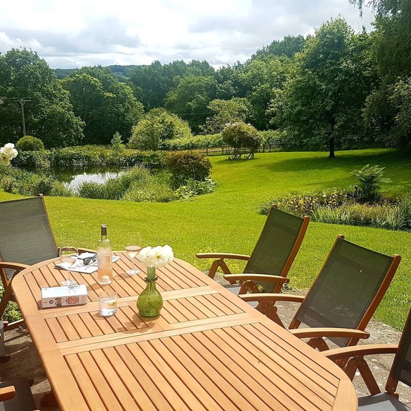 Spectacular setting in unspoilt East Devon, 15 minutes from Jurassic Coast.