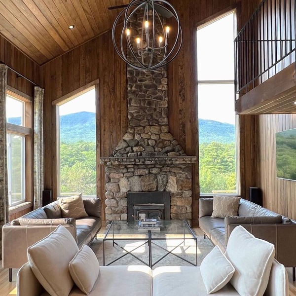 Spectacular Views, Private River Access Home