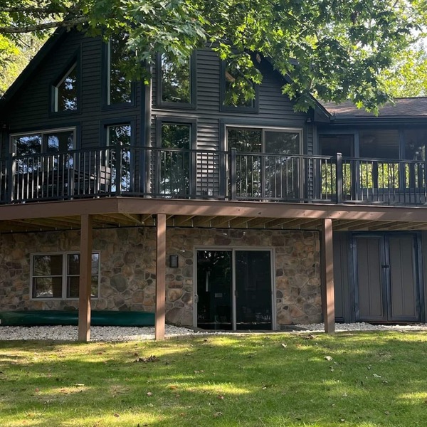 Spend time making cherished memories at this gorgeous 5-bedroom LAKEFRONT Lodge!