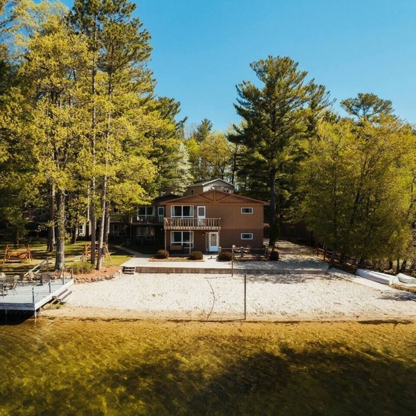Spider Lakefront Balcony-Sauna-Beach-Close to TC!