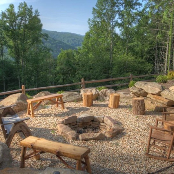 Splendid Cozy Log Cabin with Beautiful Mountain Views!
