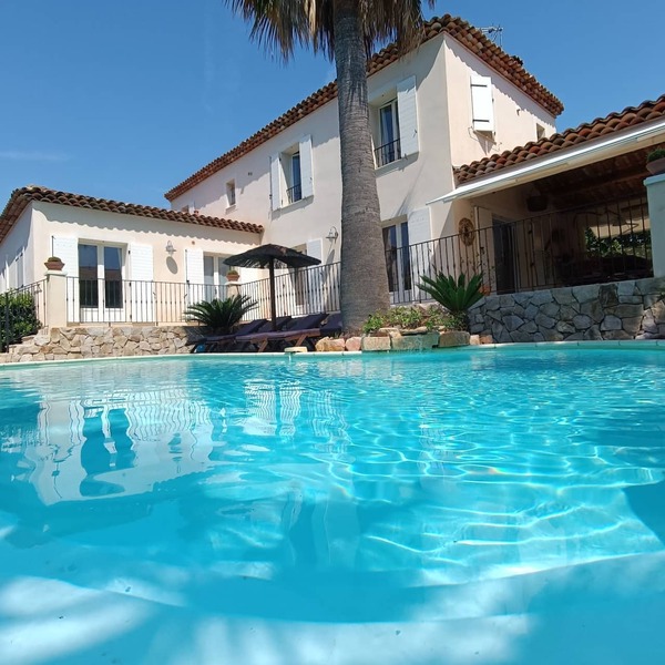 Splendid villa Antibes swimming pool, garden, classified 4*, spacious, very good reception.
