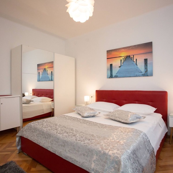 Split Center Beautiful Apartment