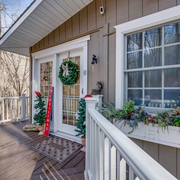 Spring Creek Cottage 1 Bedroom Chalet by RedAwning