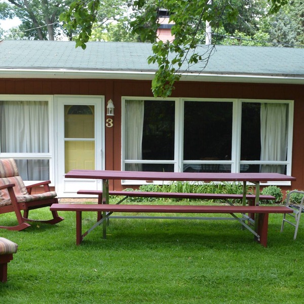 SPRING & FALL DISCOUNT! Two Bedroom Cottage with Private Beach!