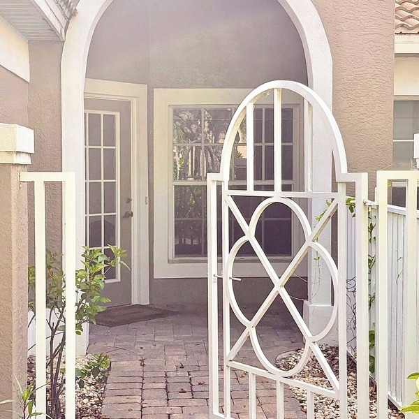 Spring Run Golf Club Villa 3BR 2BA w/pool on 1st hole has golf club amenities