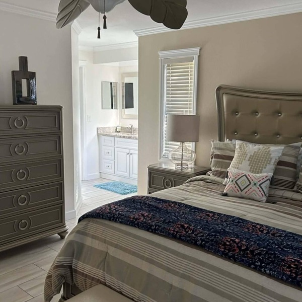 SPRING SPECIAL! 2/2 BEAUTIFUL VILLA! 2 BR, 2 BA, Heated pool and Jacuzzi! WiFi