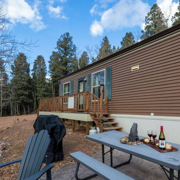 Spring Special Price Private, Romantic, Dog friendly, NEW HotTub, Hiking