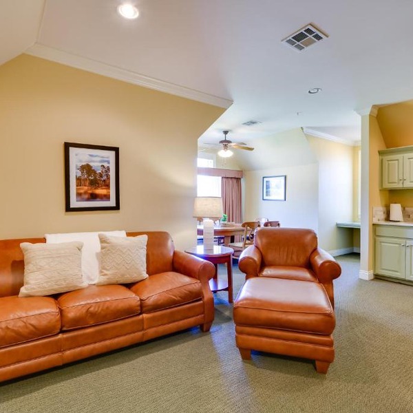 Springfield Studio Rental w/Golf Course View!