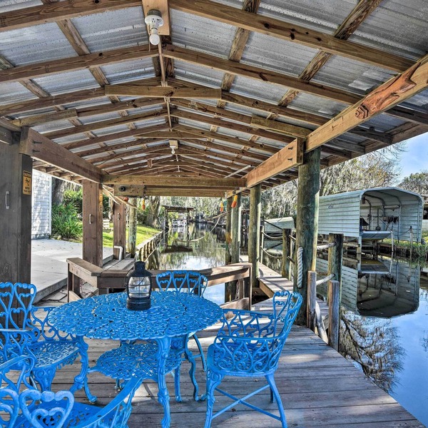 St Johns River Canal Home w/Grill!