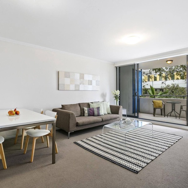 St Leonards- HERB8 - Herbert Street - Modern 1BR with Balcony, Parking Pool in St Leonards