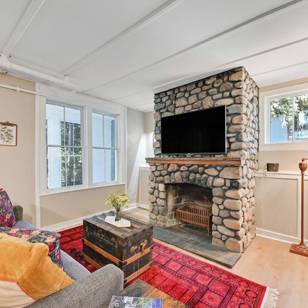 Stanton Suite: 1 BD Apt, Walk to Lake + Hobart William Smith