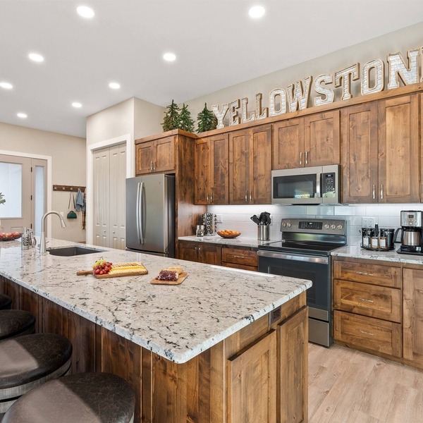 Start Your Yellowstone Story Here! | 1 mi to YNP | Perfect for Families & Groups