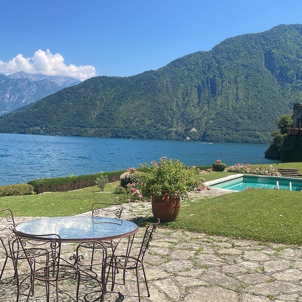 Stately 400sqm VILLA direct LAKE ACCESS pool & botanical park. Full privacy.