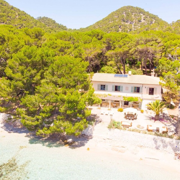Stately Villa on the beachfront Formentor