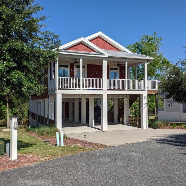 Steinhatchee riverfront. Fishing, scalloping and relaxation yours for the asking