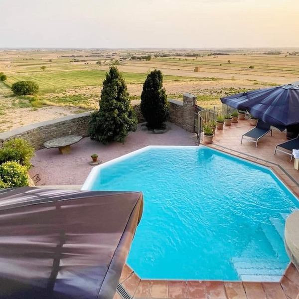 Step Back to the Medieval 16th Century just 1 hour from Barcelona Center!