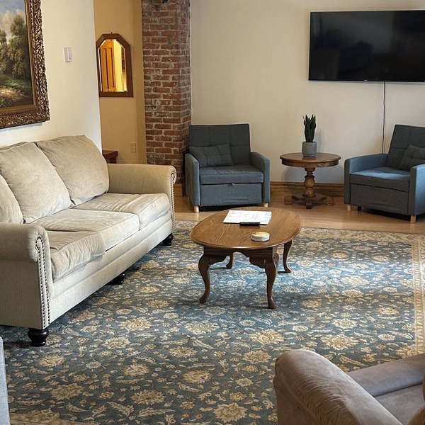Step into history & unwind at Elixir apt a charming 🏡 at the❤️of NYHudson Valley