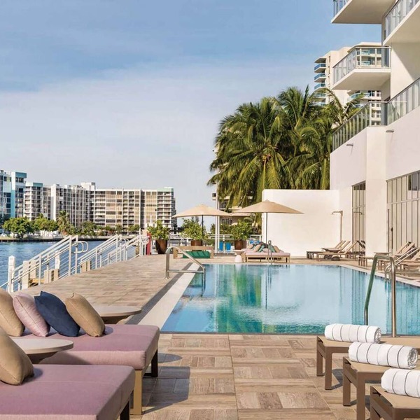 Steps from Hollywood Beach + Rooftop Pool. Bar.