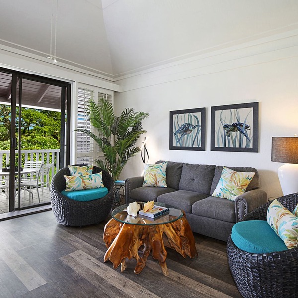 Steps from the Beach, Stunning View, Newly Remodeled, +AC