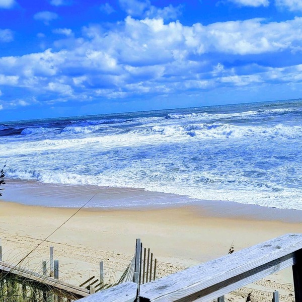 Steps from the beach in the heart of Duck!