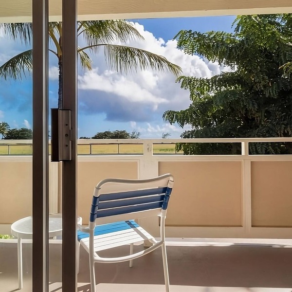 Steps from the Ocean! 4 Stunning View Suites | Balcony and Kitchen + 3 Pools
