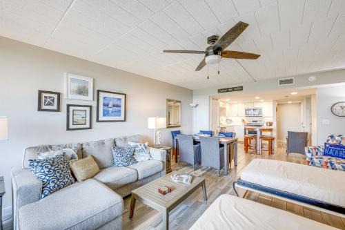Steps to Beach & Boardwalk: Condo in Port Aransas!