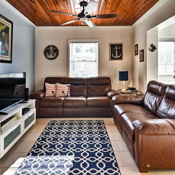 Steps to Beach, Cabana: Indian Shores Cottage