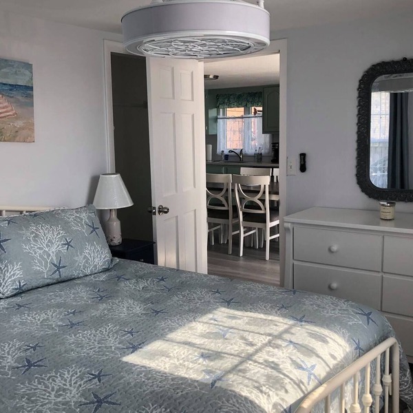 Steps to Beach Entrance #7, 1st floor, 2 Bedrooms, King Bed, Private deck/grill