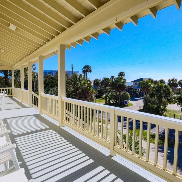 Steps to Beach. Relax in Dog Friendly Ocean View Home, 2 Master Suites & Porch