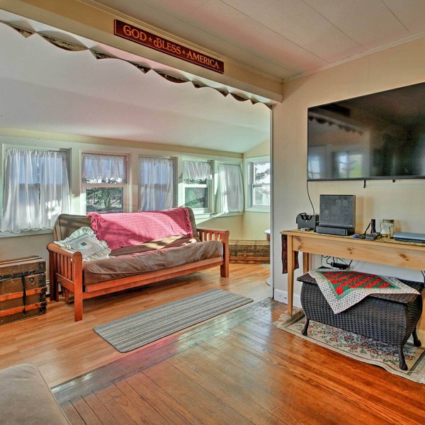 Steps to Cape Cod Canal: Pet-Friendly Home