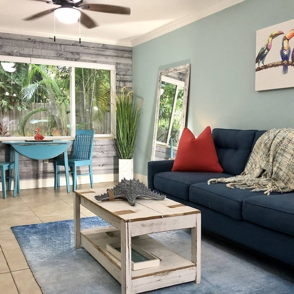 Steps to Sunset Views; Walkable to Downtown, Marina & Pinellas Trail.