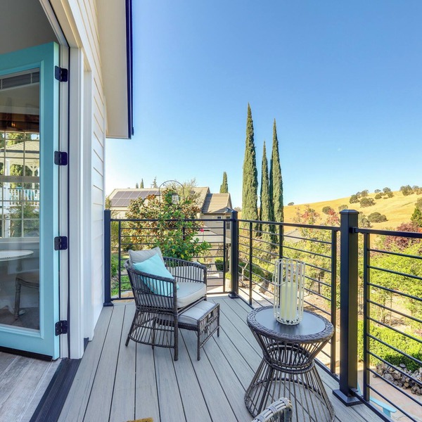 Steps to Sutter Creek: Chic Wine Country Cottage