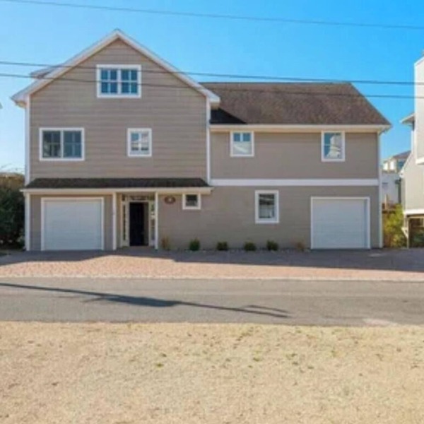 Steps to the beach! 6-bed/5 bath newly renovated house in S Bethany Beach!