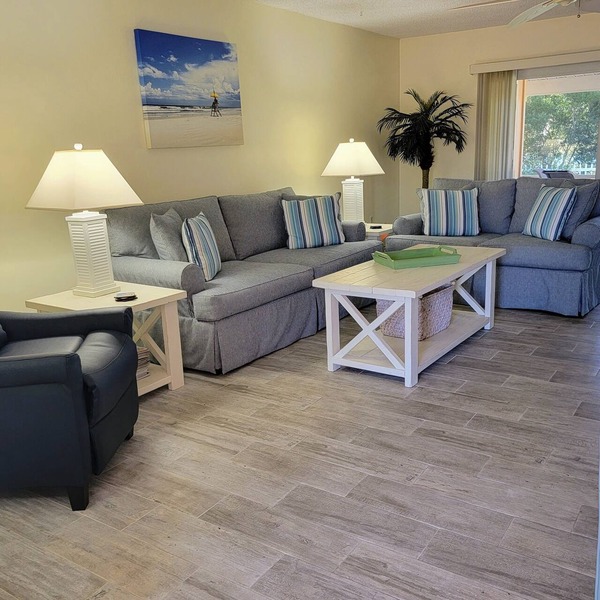 STEPS TO THE BEACH, SABTC 2BR/2BA VILLA, CLEAN, QUIET, POOLS, 5-STAR REVIEWS!
